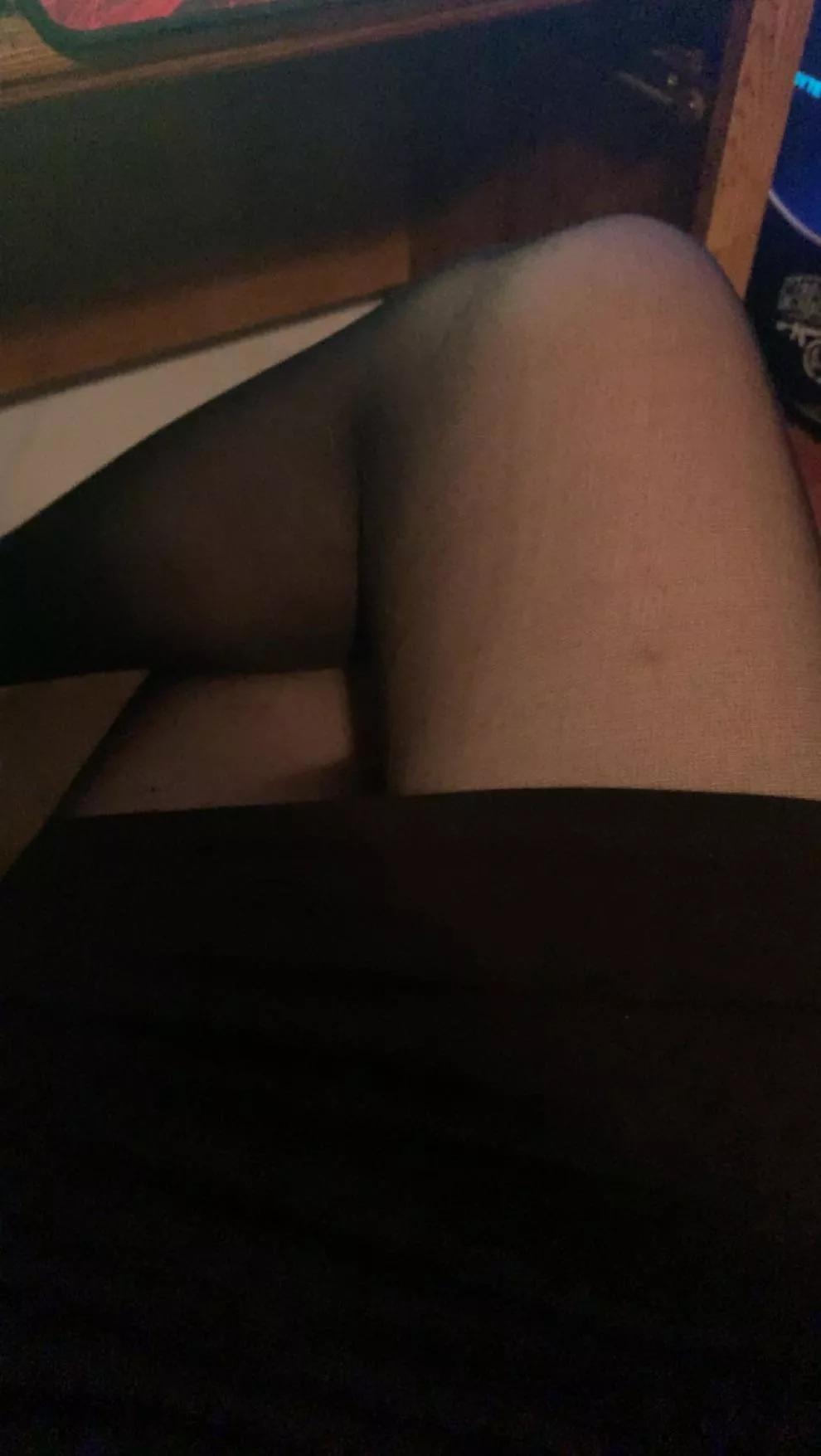 What’s hiding under my desk💃