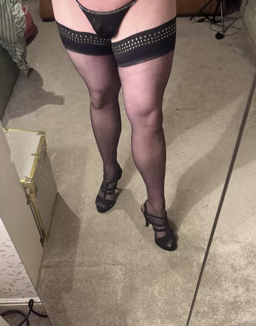 Who doesn’t love a little sparkle at a Christmas party?