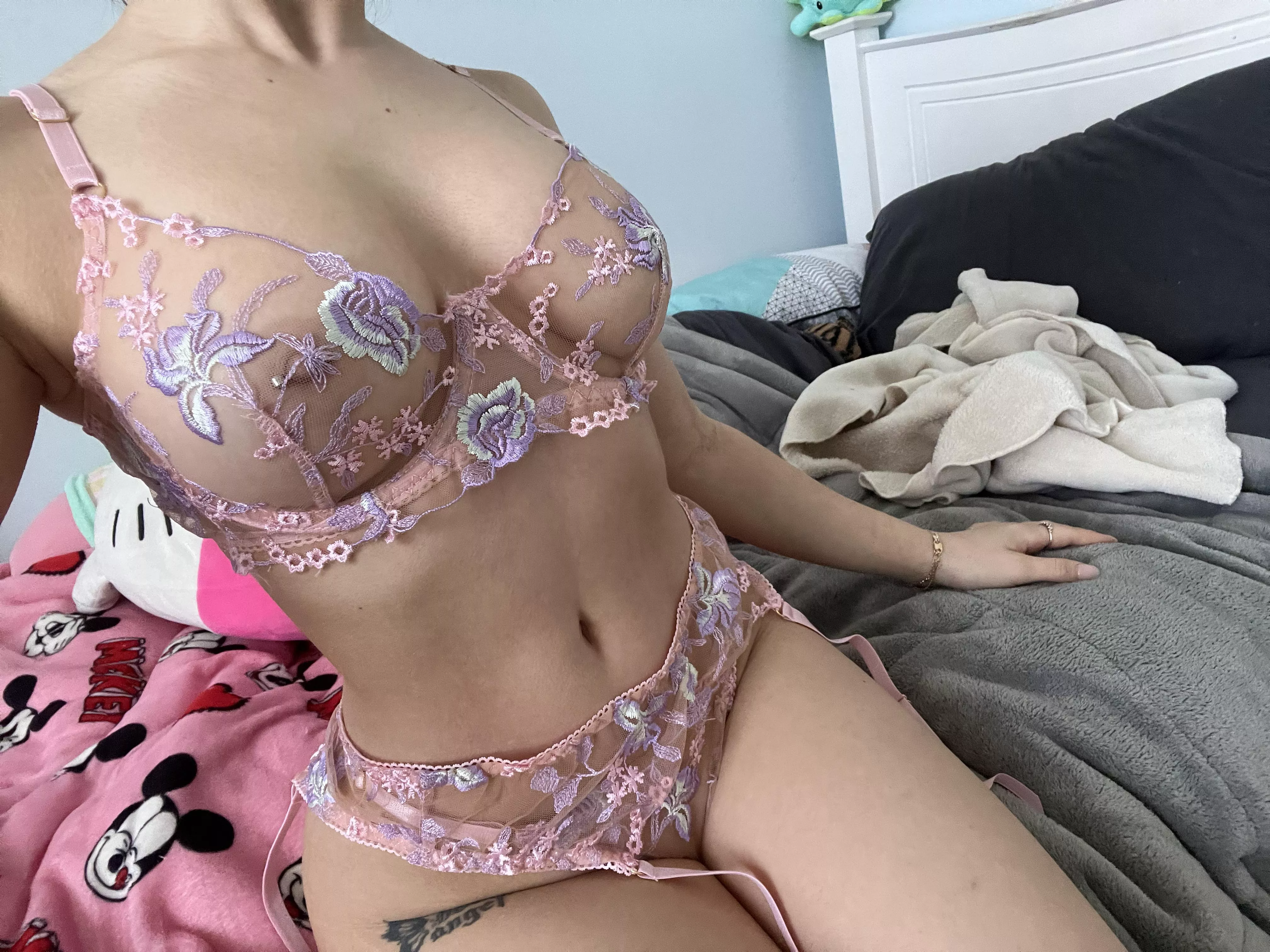 Would your moth fit around my young tit 