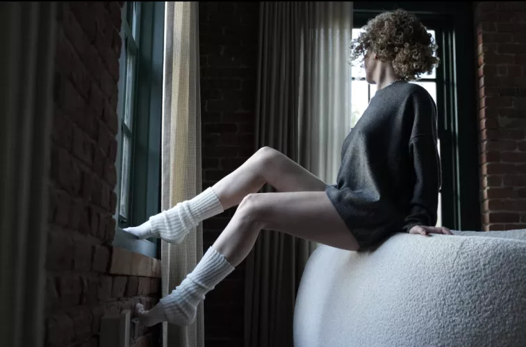 Your next door MILF in front of a window. Can you see me? 😉