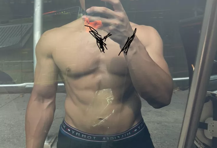 21 M Queens, NYC Looking for big body M/F bottom (F open to anal)