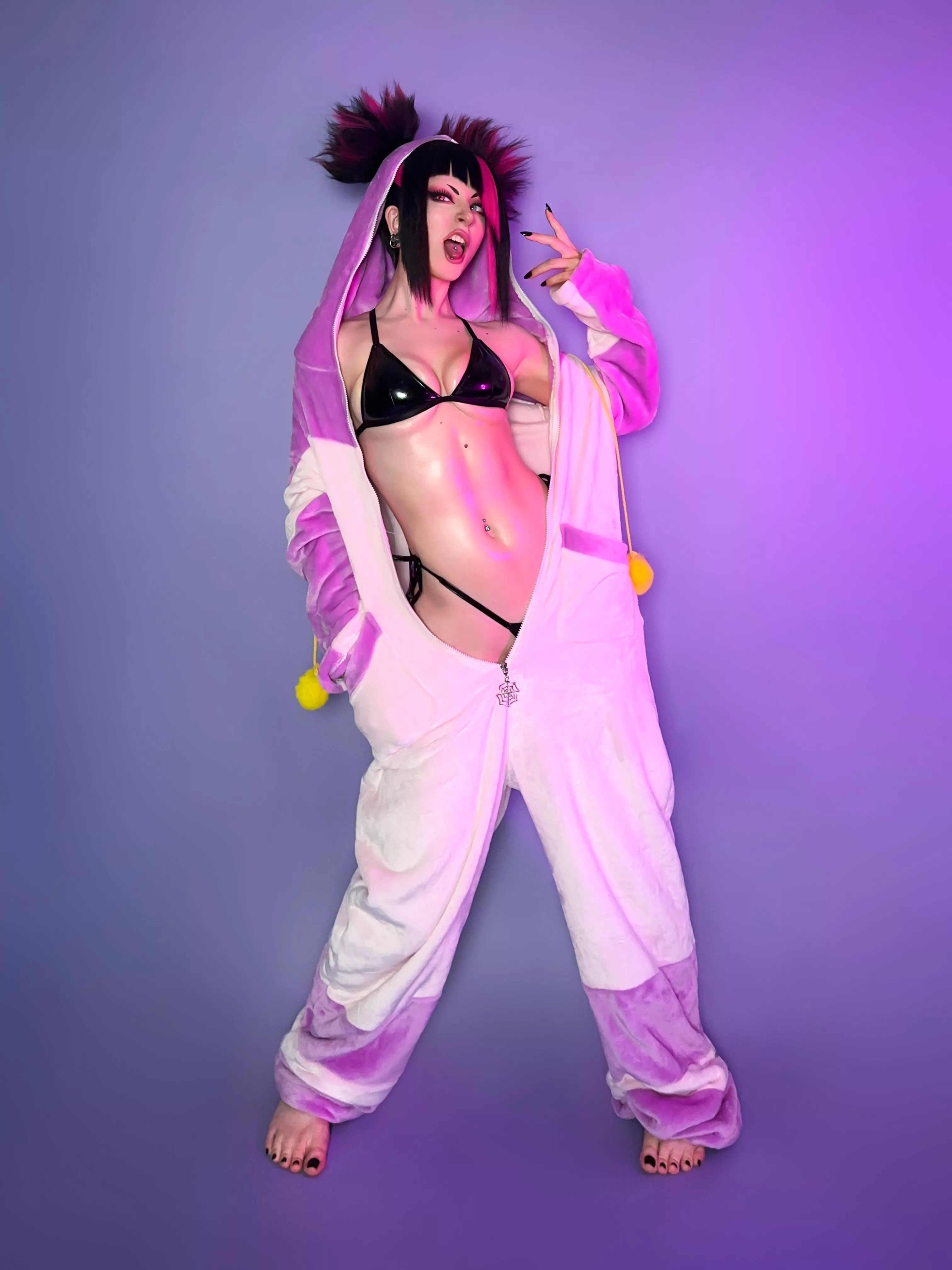 Different pose in my Juri Han cosplay (Shiroktsne)