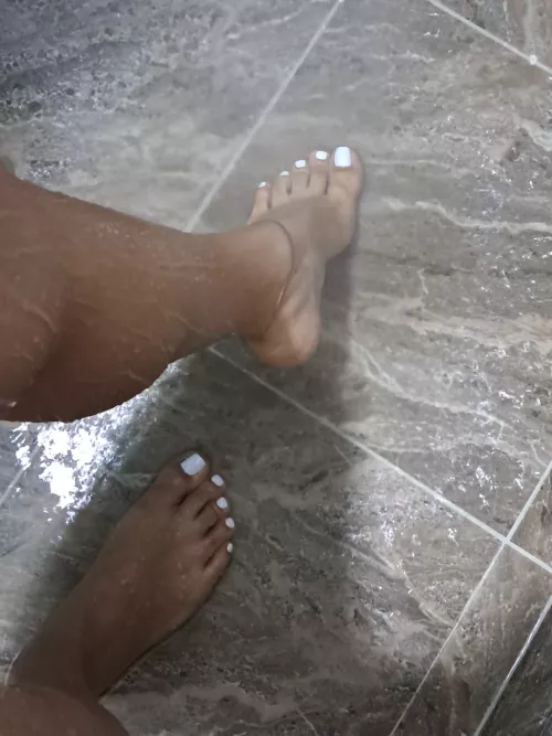 My beautiful feet in this color are adorable 🤤🤤