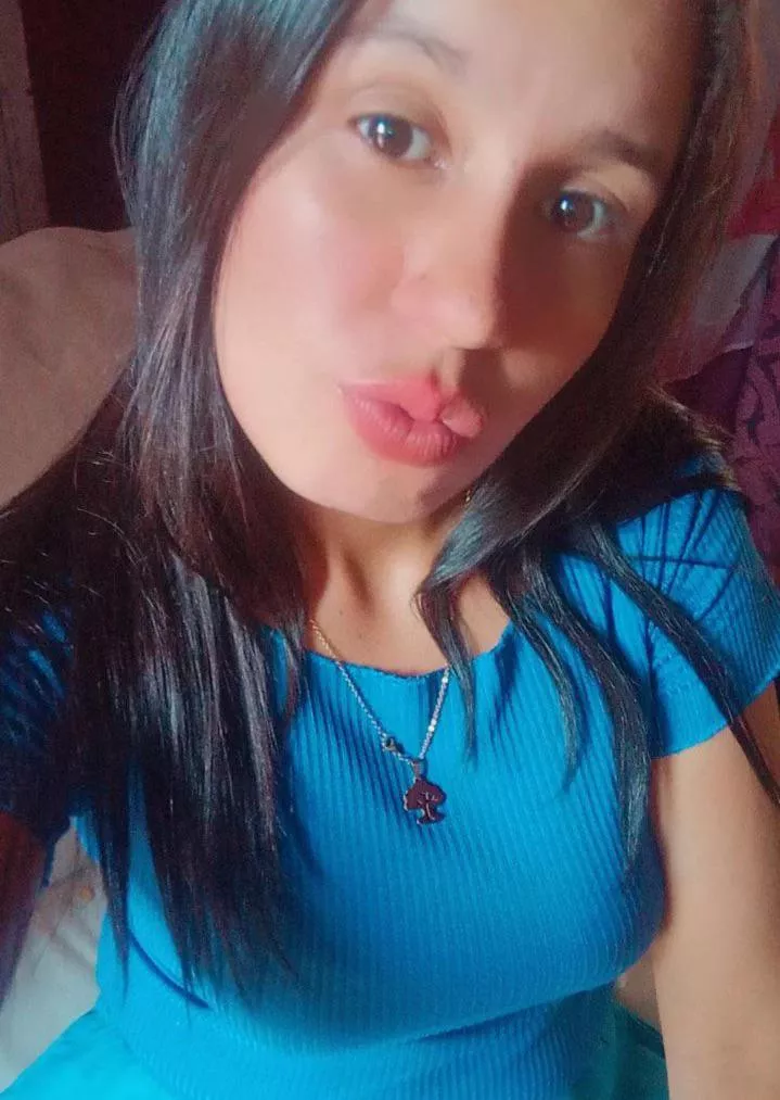 My first pic here… I’m waiting for kisses 