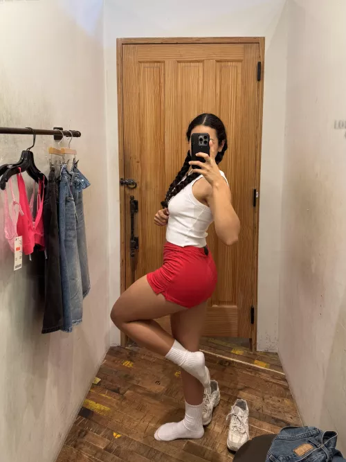 One thing about me…is imma whip out my iphone in the fitting room