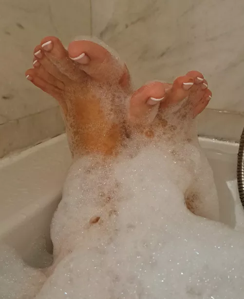 Refreshing foam on my feet today. They've been very good 😜