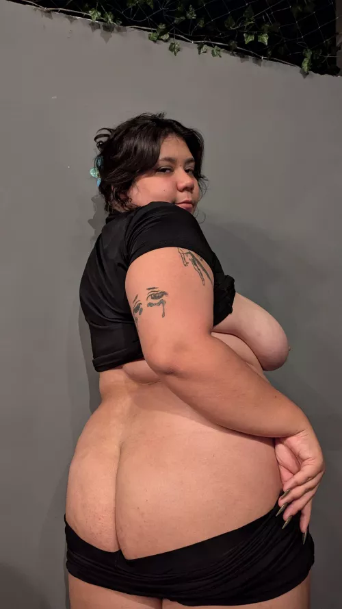 Say yes if you would fuck me and I'll send you inbox nudes to rate 