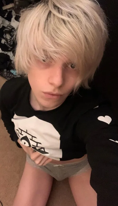 18m looking to be a permanent houseboy, willing to relocate