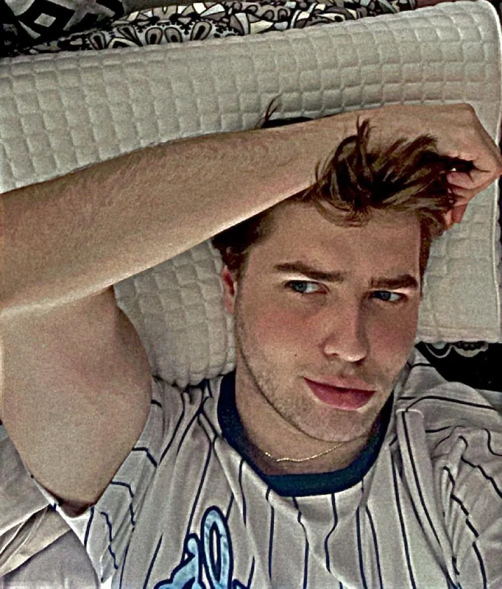 24 Europe, looking for chill, long term bros to chat about everything NSFW/SFW. HMU!