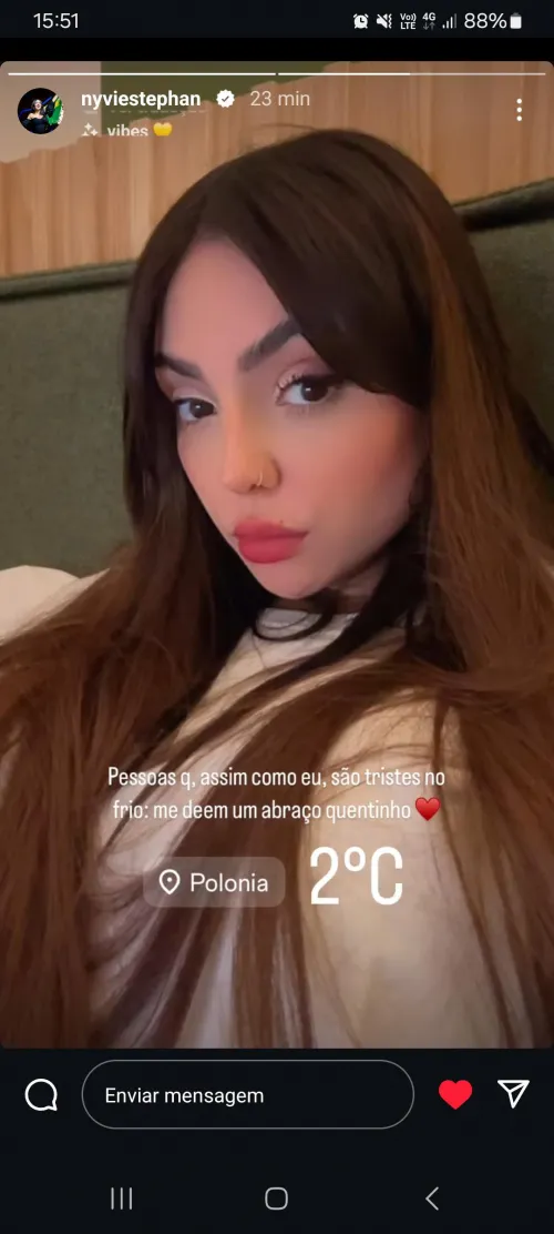 Como se precisasse pedir pra receber um abraço ou algo mais