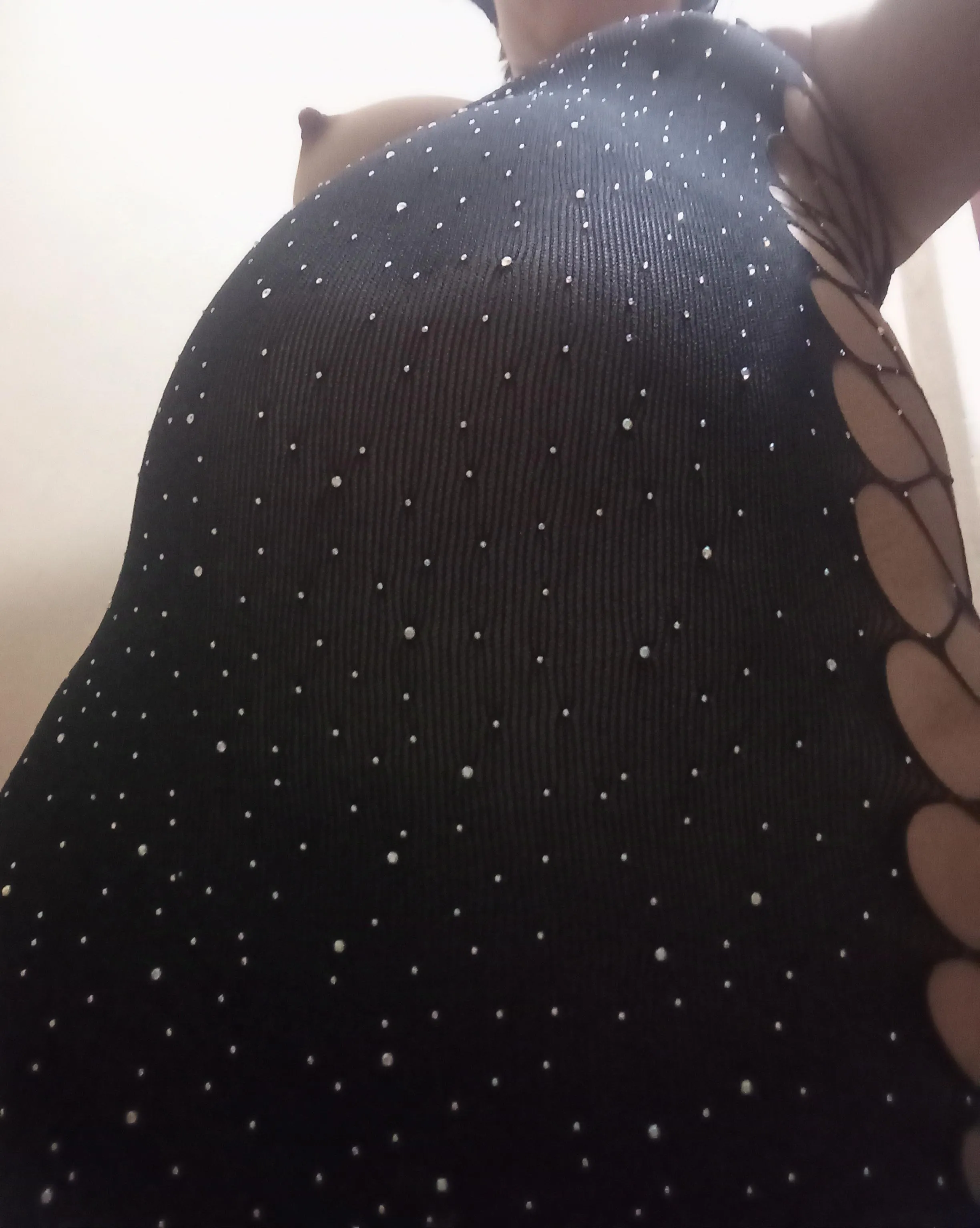 Hi daddy, would you like to see this beautiful pregnant woman? Very horny.