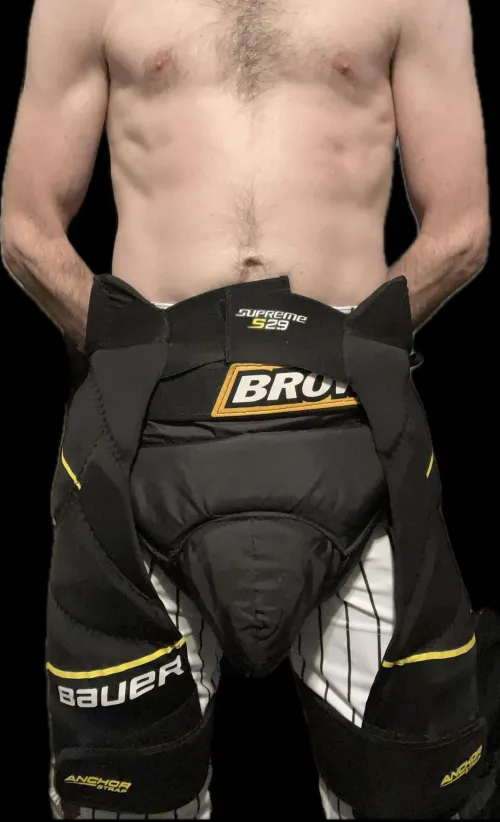 Hockey girdle and goalie cup 