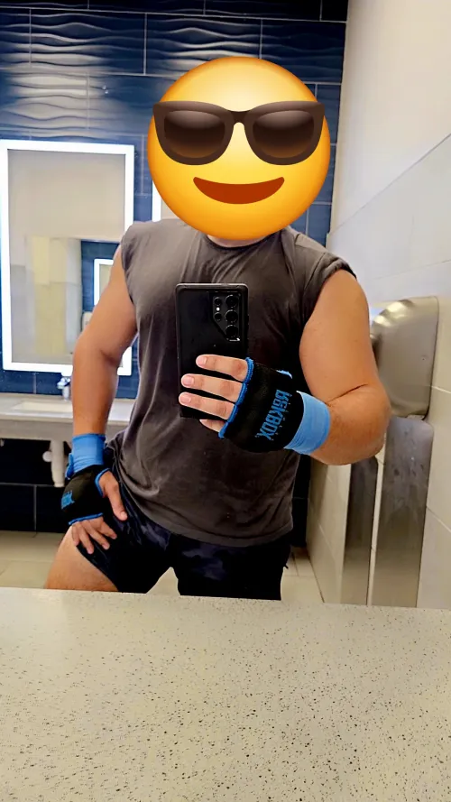 Italian dude in South Charlotte looking for a female friend, 29yo