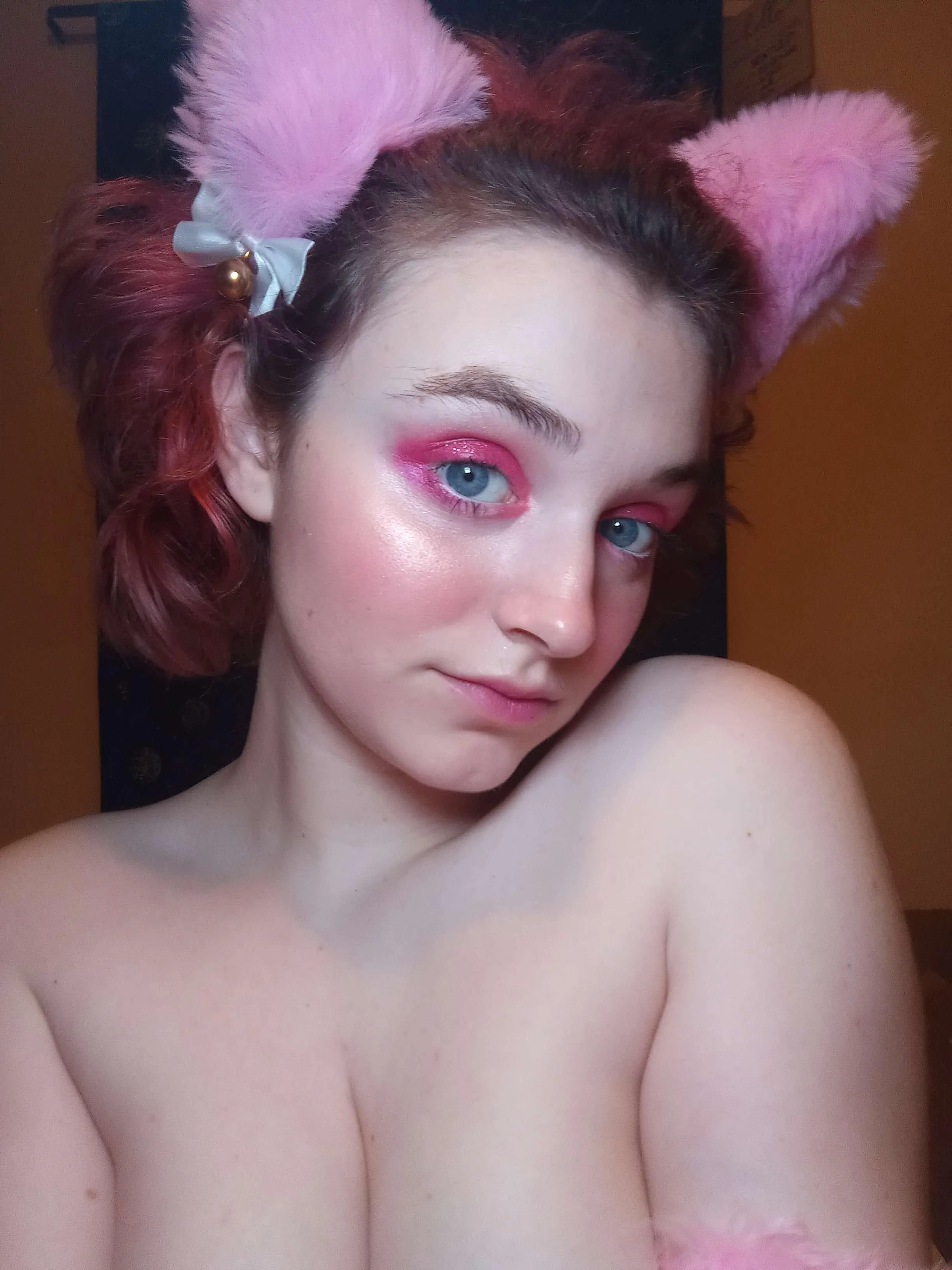 Just a horny little cat girl posting her picture