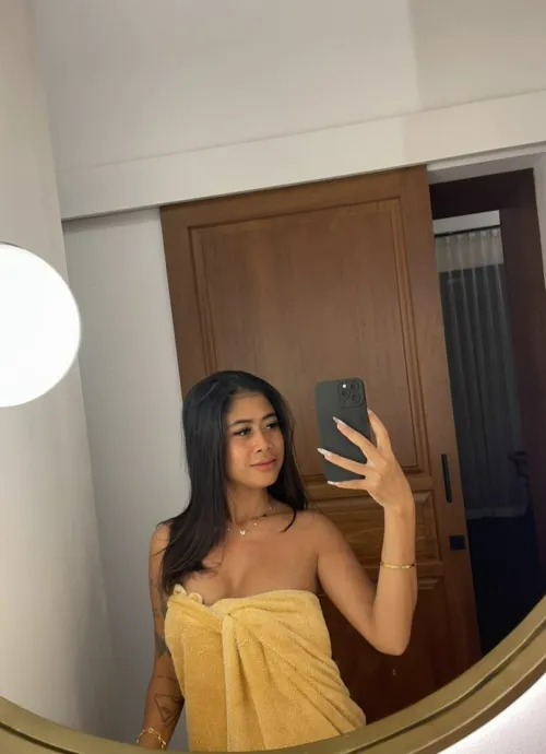 Looking cute in this mirror