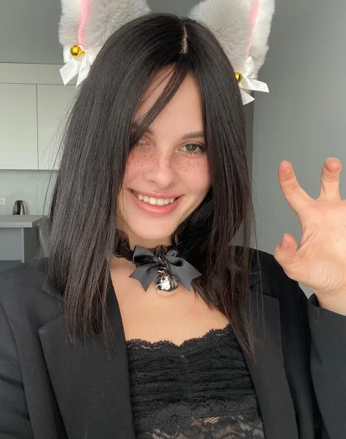 Meow! Your kitten is playing with you today