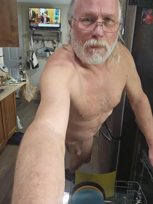 Nude blooper shooting content