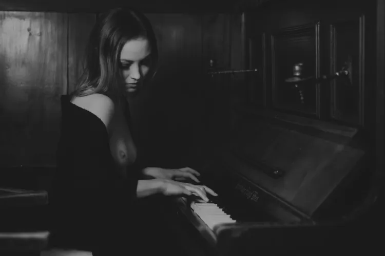Piano girl. Aliiia by Kriz