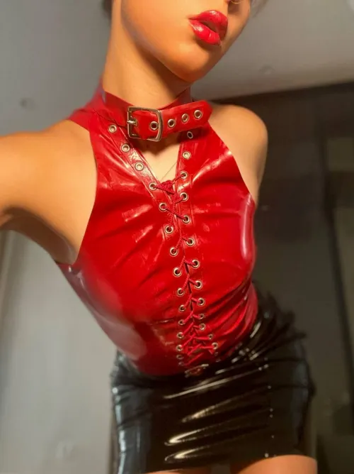 Red and black always go well together