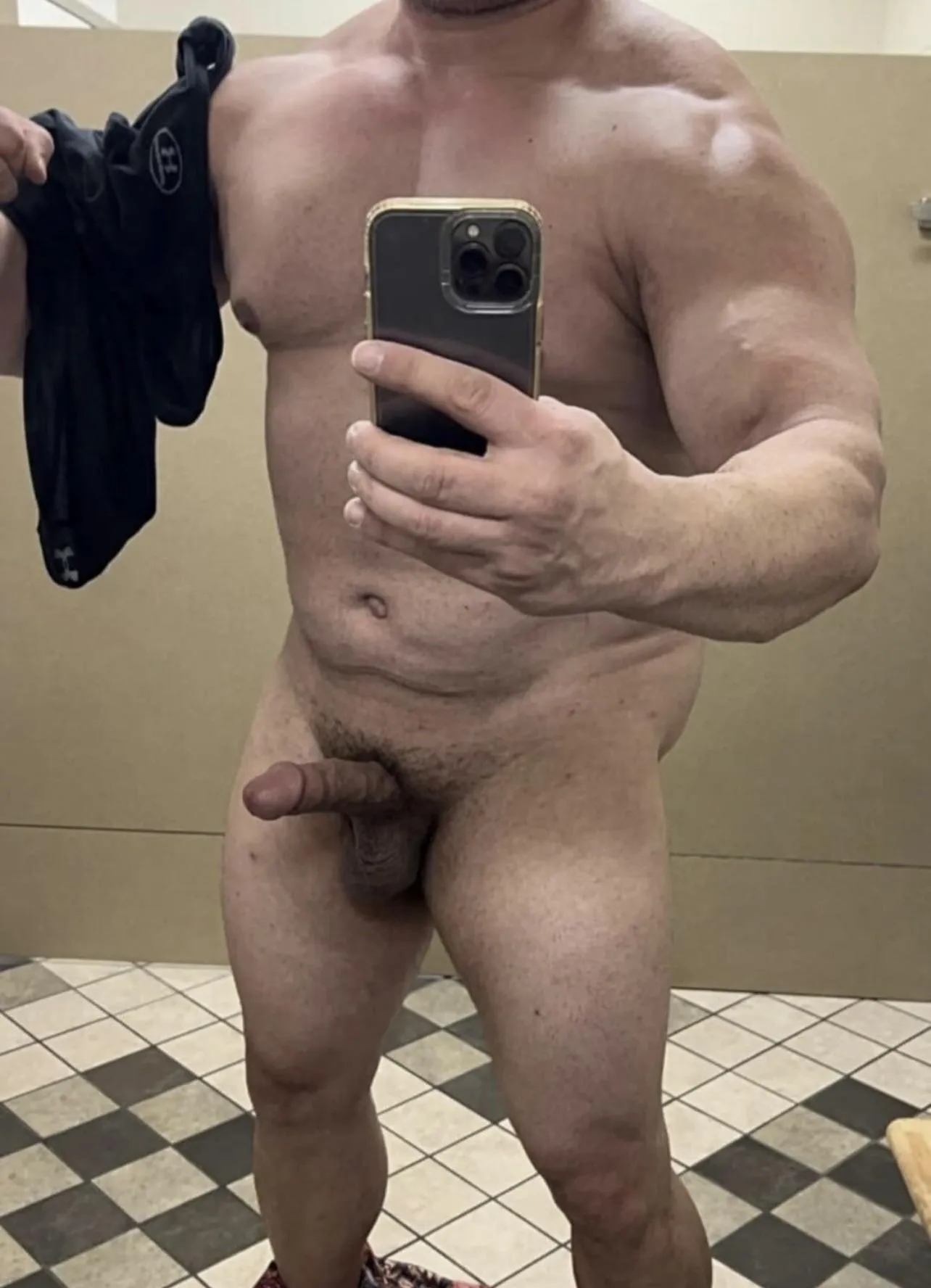 Say “Yes” if you like 6’7 355 Lbs gym guys