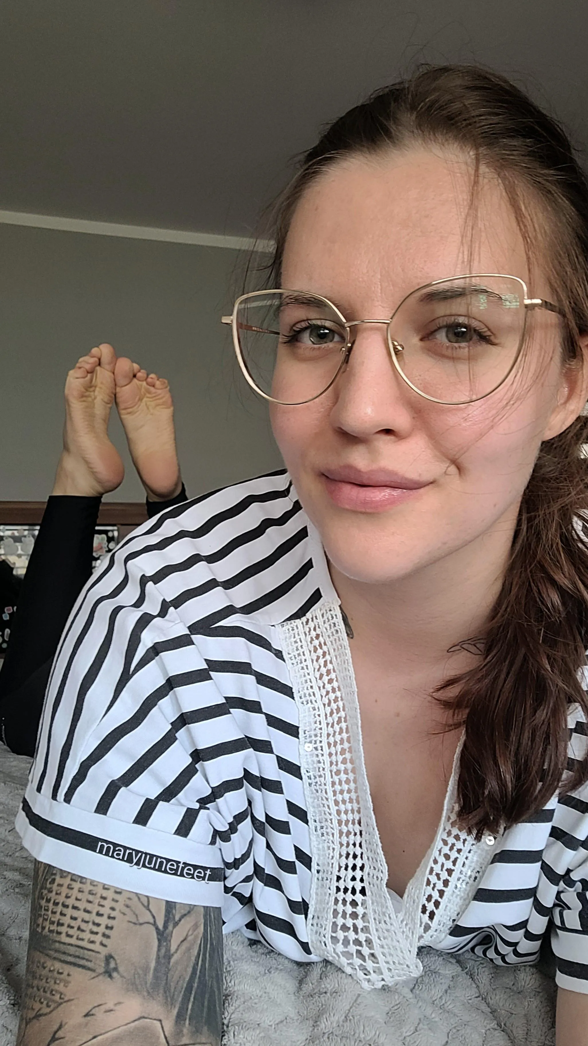 Scrunched in the pose