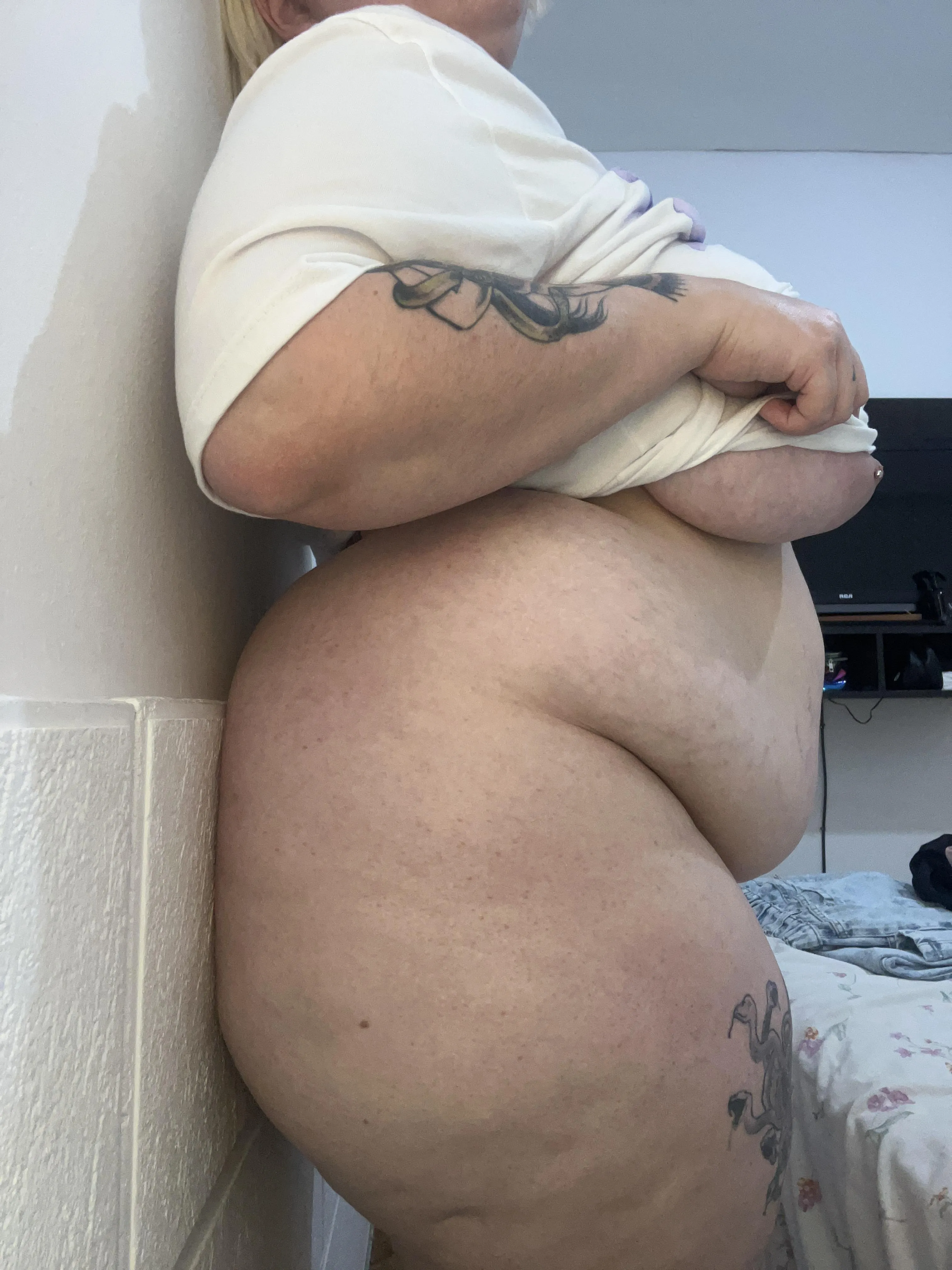 Would fuck a 305lbs girl you met off reddit?
