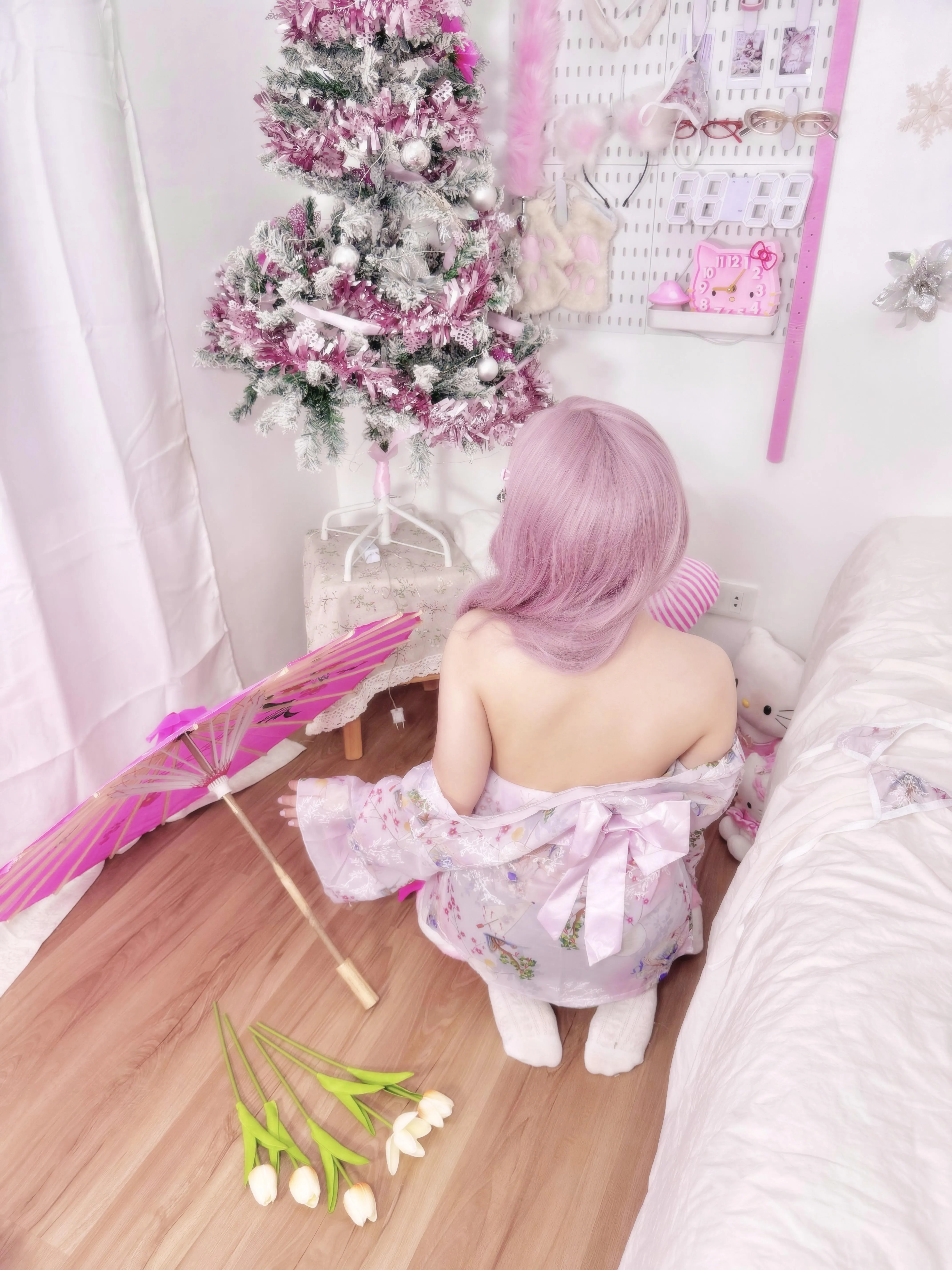 0.5% of the male population are descended from Genghis Khan. (Scientists did a study in 2003 showing that about 16 million dudes share a Y chromosome with the famous Emperor.)