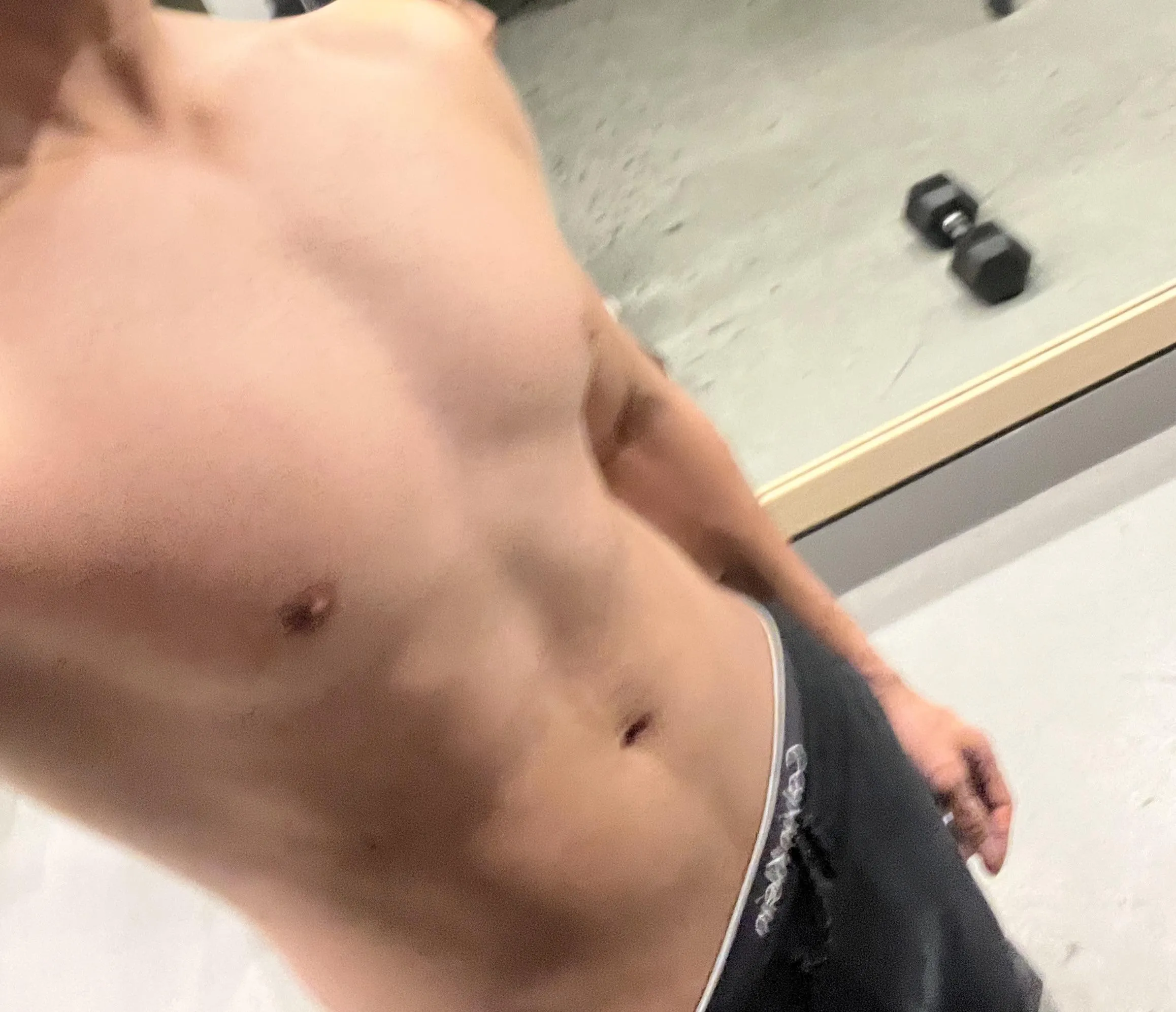 22 hosting hmu guys around my age, love twinks