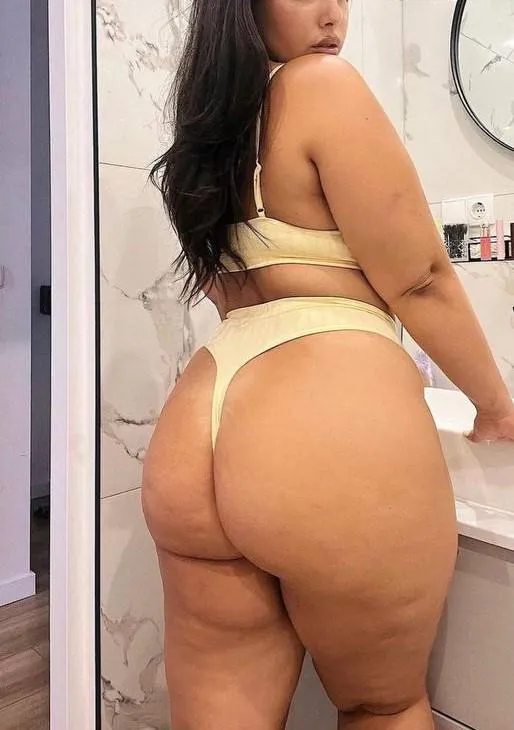 Ever seen a thick Moroccan MILF like me before?