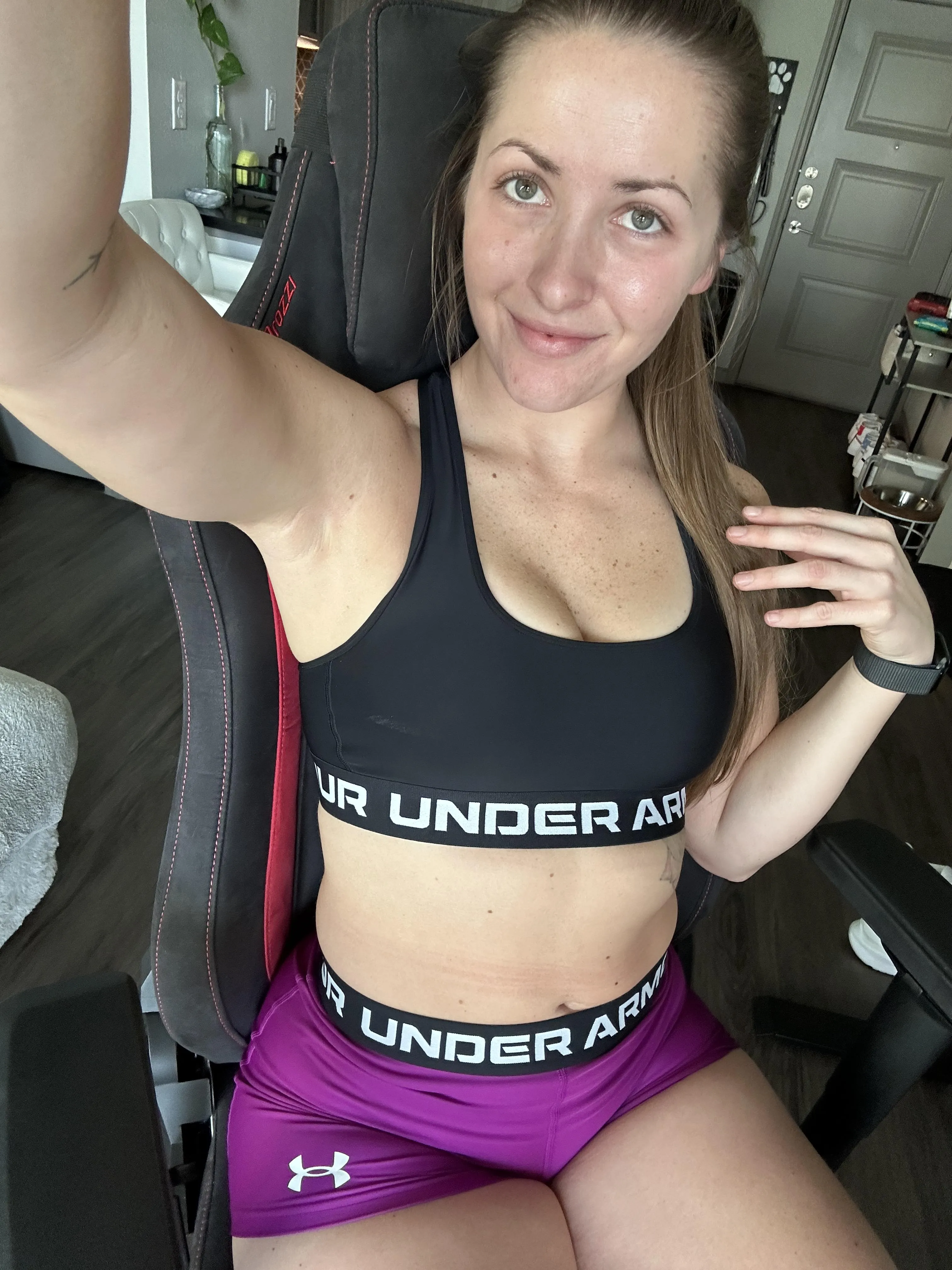 hanging out for a bit before the gym :)