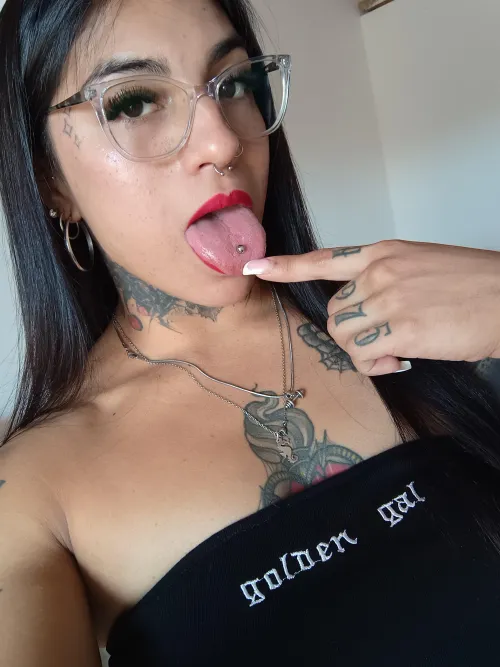 I look naughtier with glasses