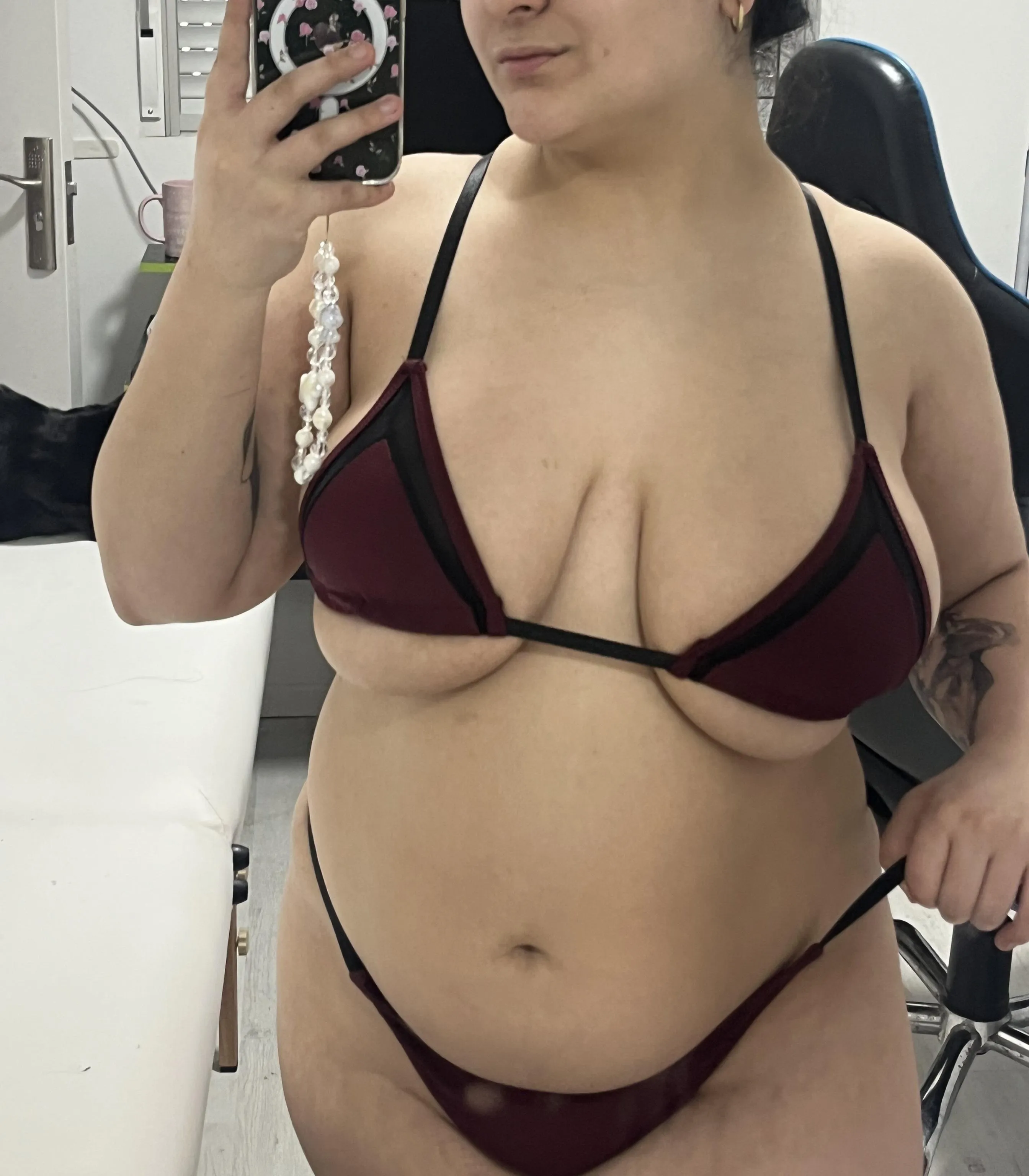 I need a man to worship this curvy body