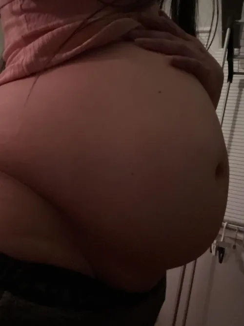 look how round i am!!! hmu for content