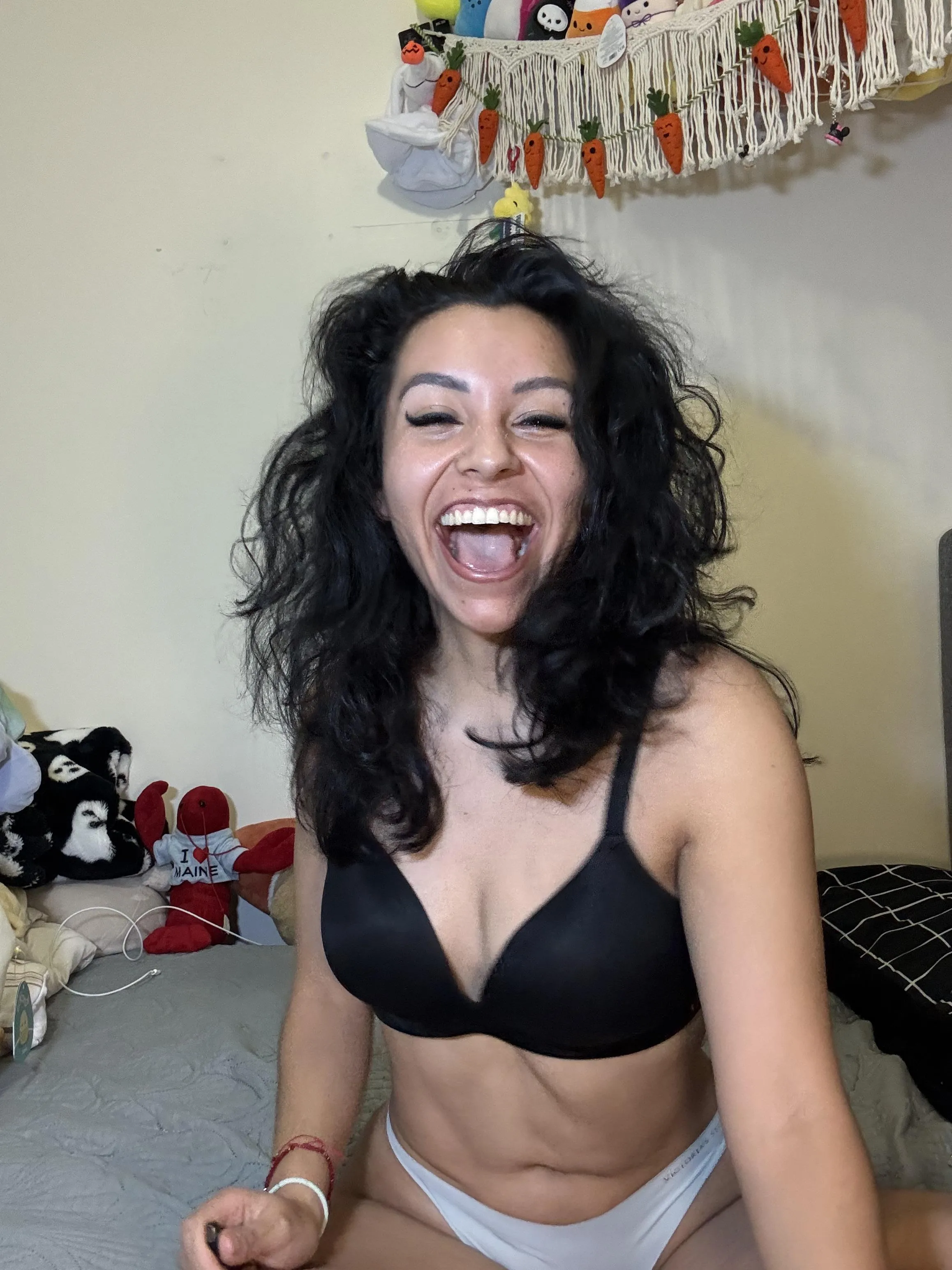 My love, do you like Latinas? come and say hiiiii