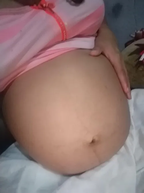 My pregnant belly needs someone to rub it