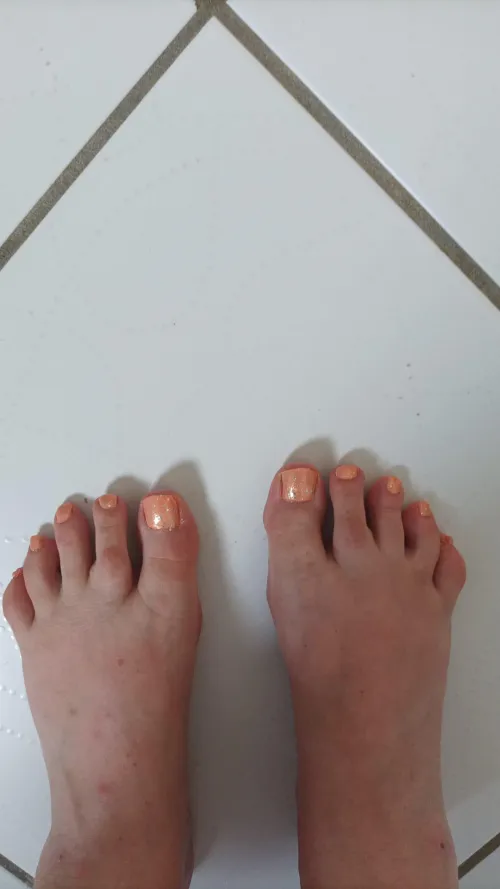 Pieds vernis , vous aimez ?