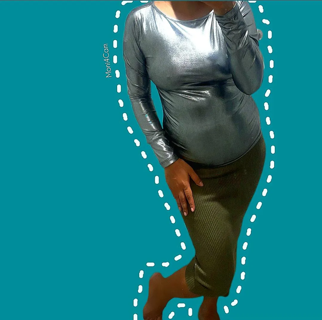 Sunday evening in this glitterry shiny sexy top