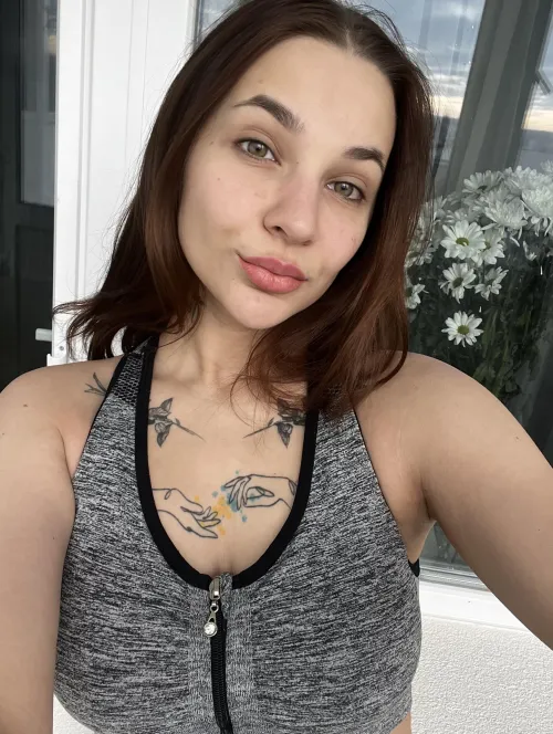 This top shows my arms, do you like it?