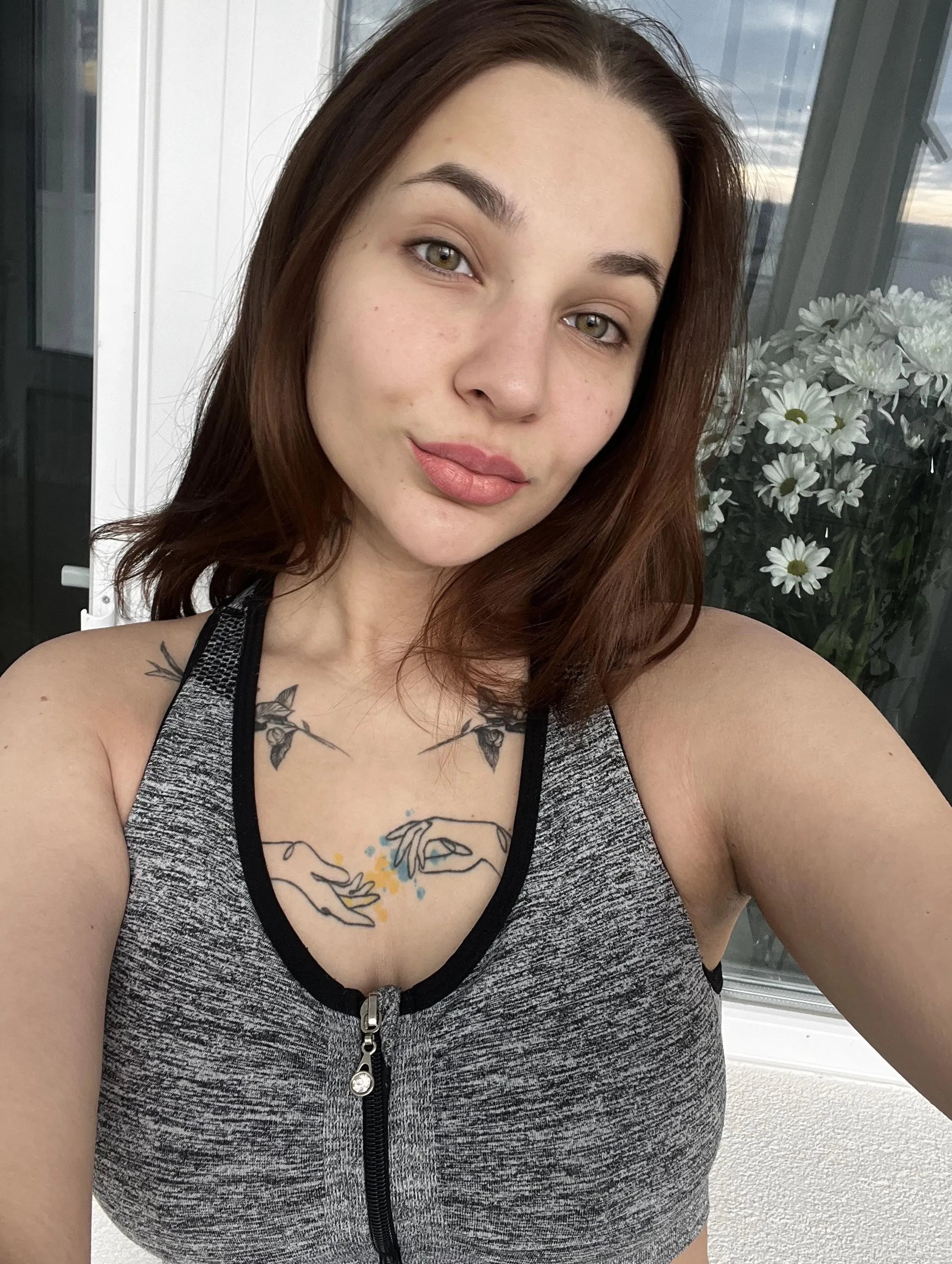 This top shows my arms, do you like it?