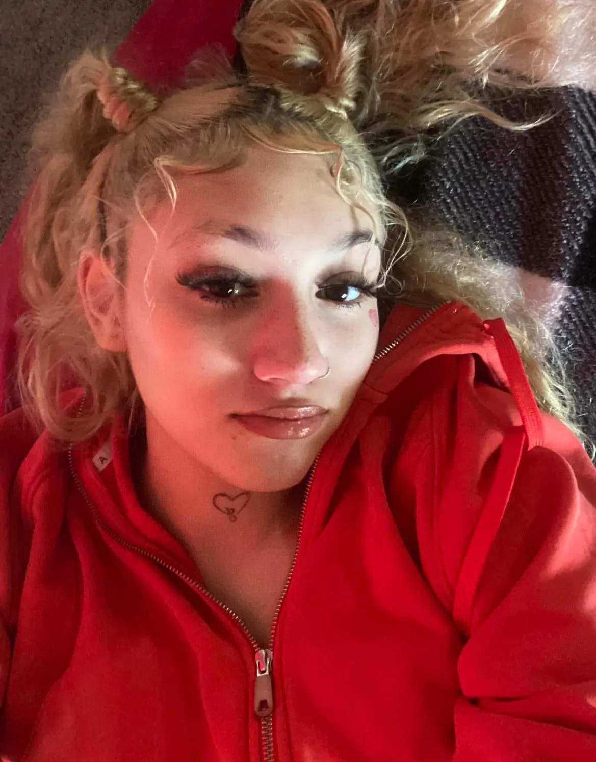 Who’s this anyone have anything on her?