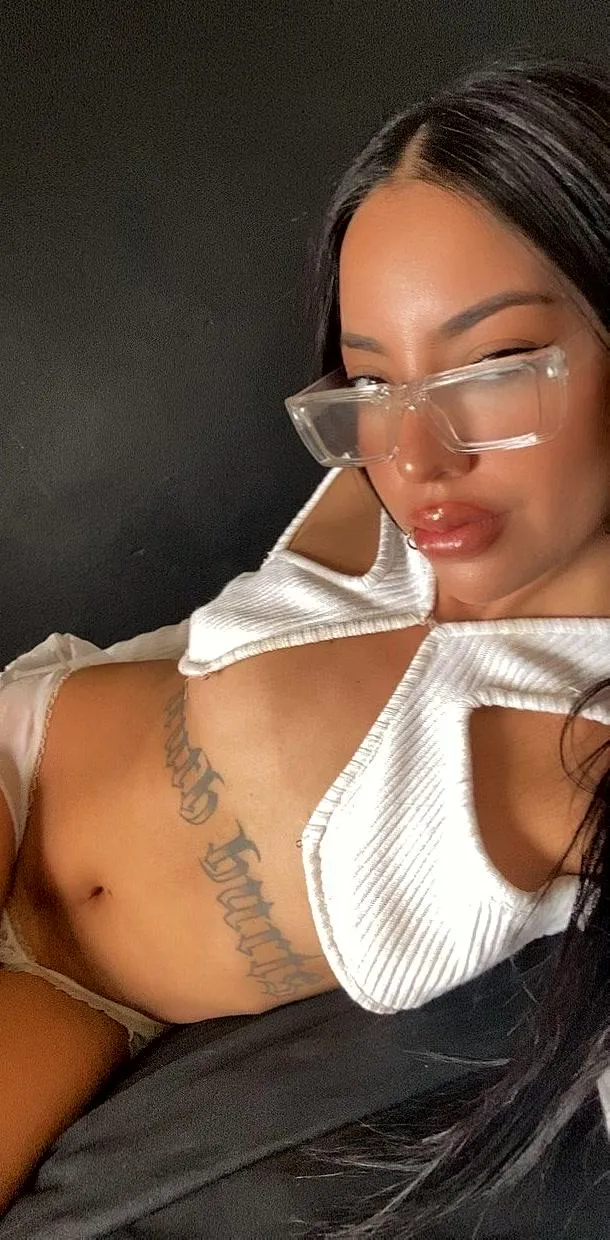 20F Maine Do you Imagine wearing me this on our first night together?