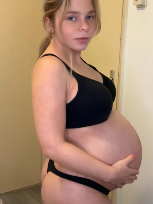 Are pregnant girls hot?