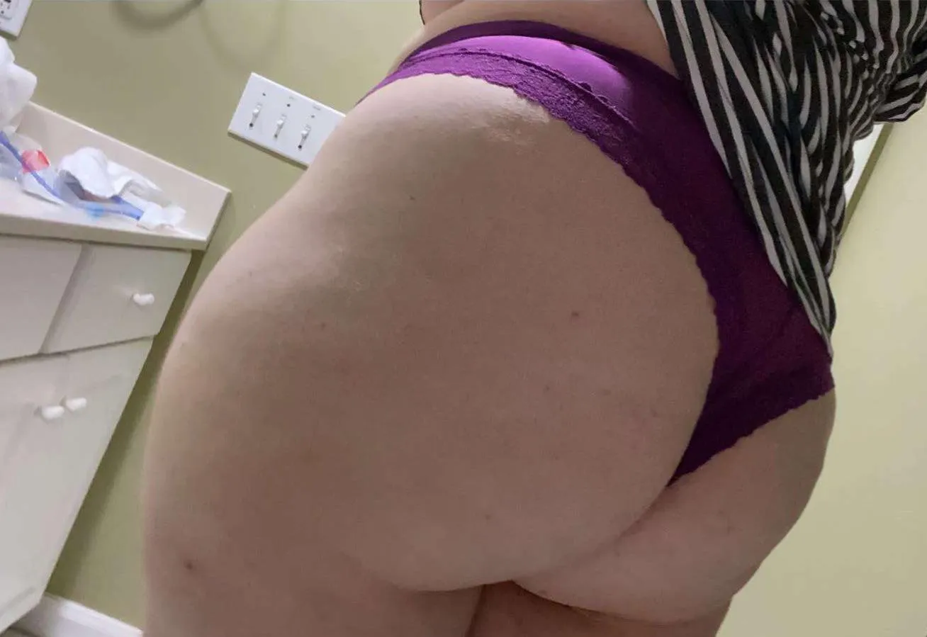 Can’t sleep.. Who’s up (f)