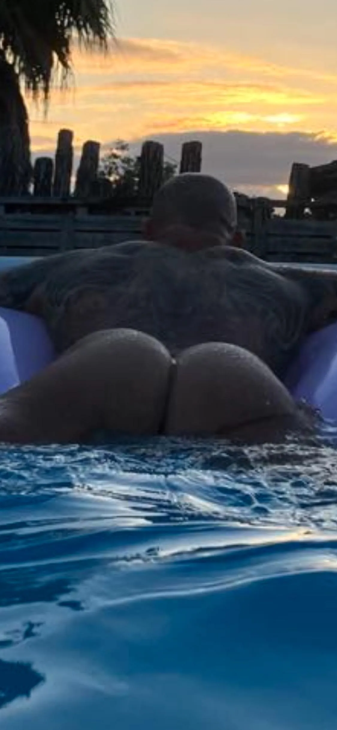 Classic case of big booty eats thong in swimming pool