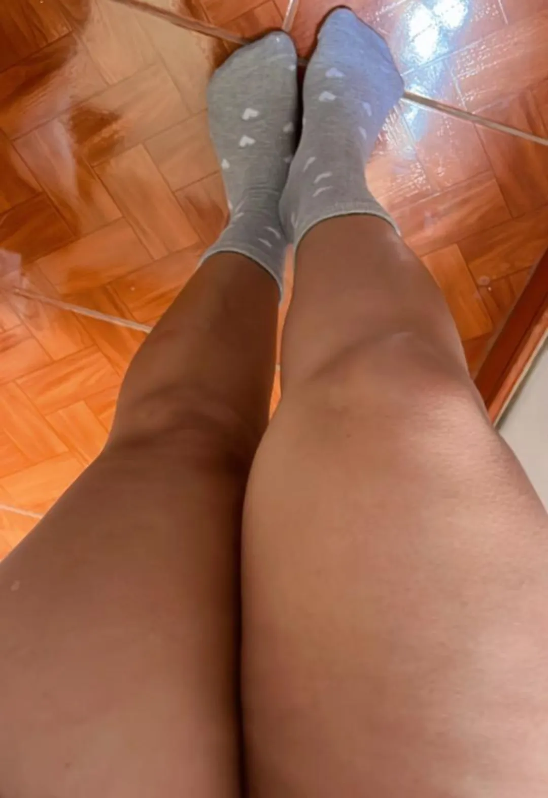 Enjoy the view of these nice latina feet with socks. 