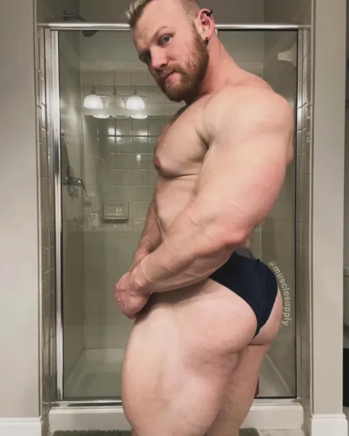 Gay Bodybuilder Caleb Carr