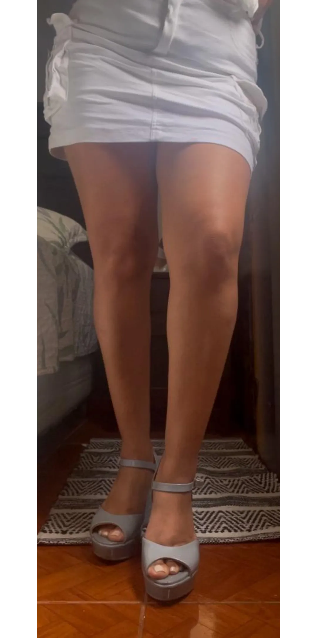 Hot tiny feet latina on Heels, White toes and a mini skirt. You're welcome