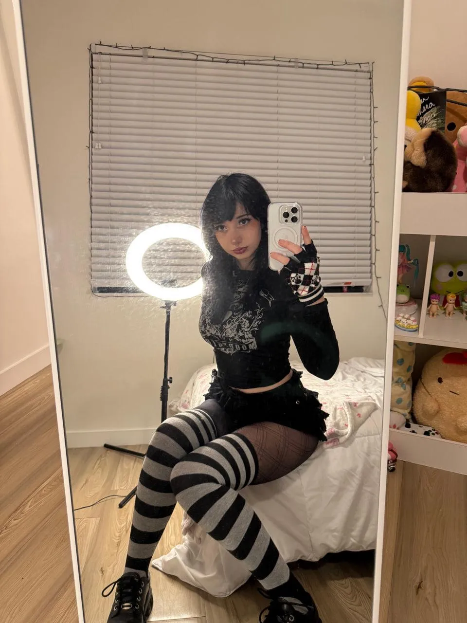 I can be your lil goth fuck toy ^_~