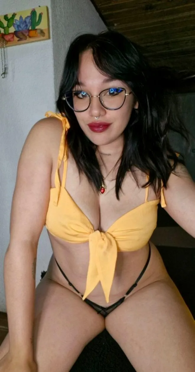 (Latina x Asian) My hips are ready to drive you crazy