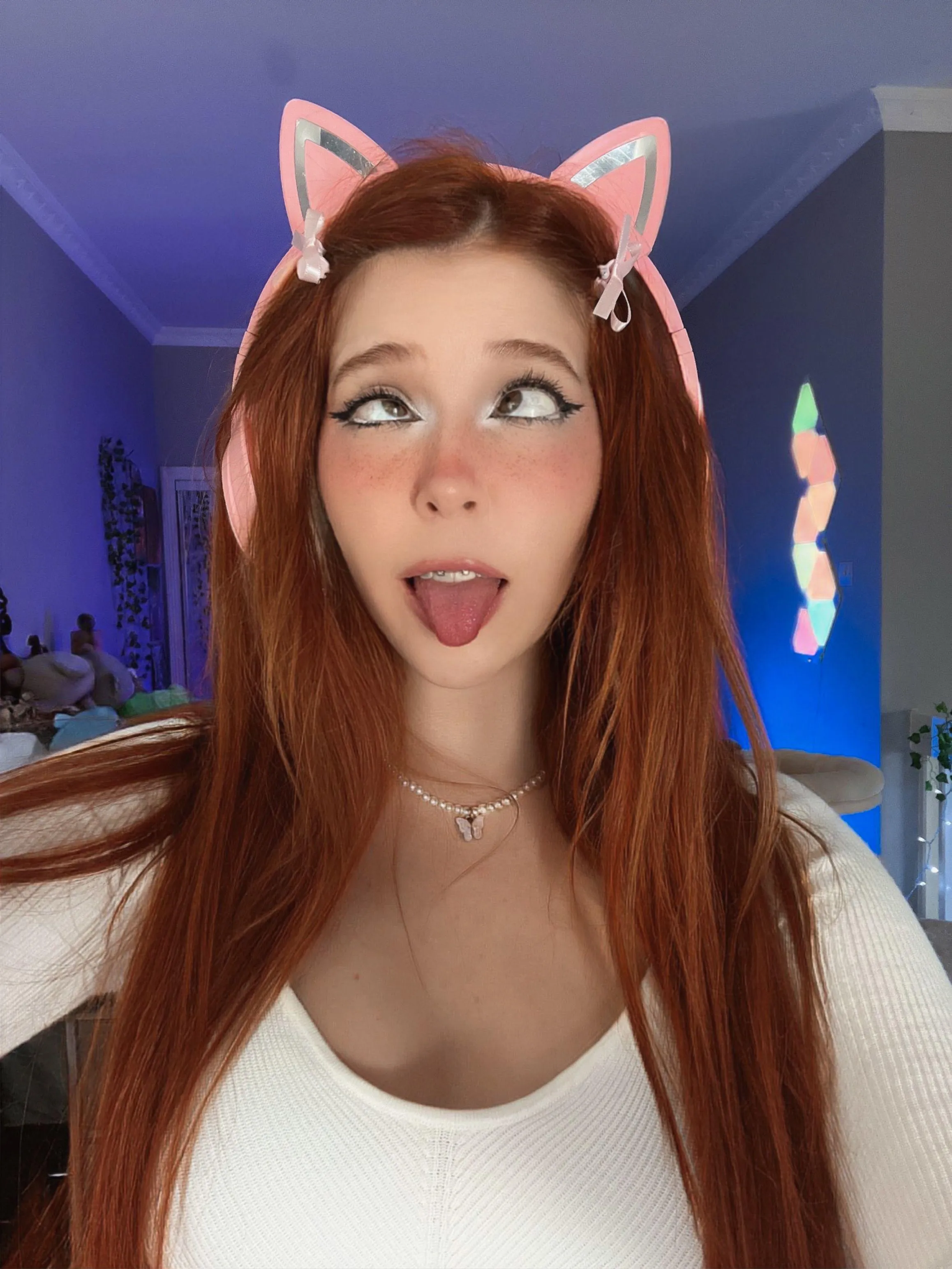 Quit being so shy, you know what I deserve on this tongue :3